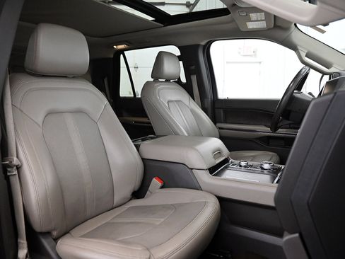 Used 2021 Ford Expedition Max Limited image 29