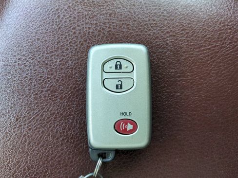 Used 2016 Toyota 4Runner Limited AWD/4WD image 29