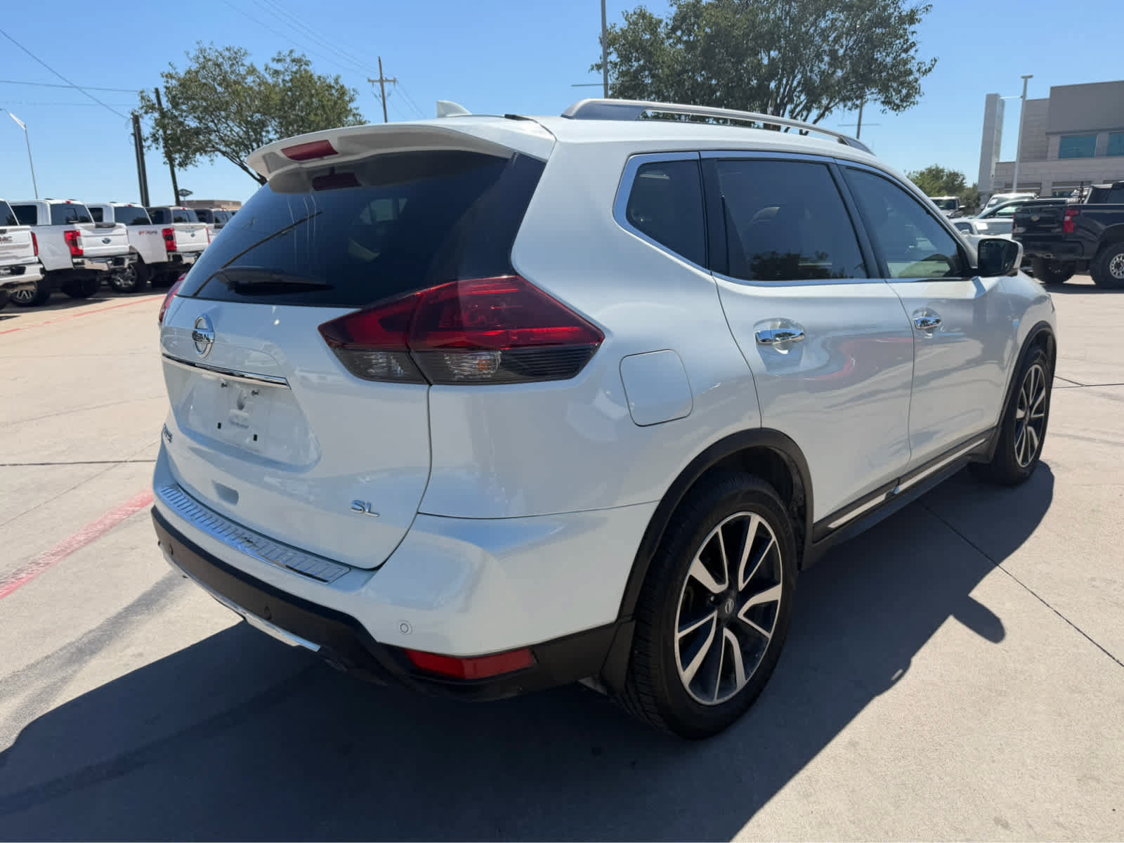 Used 2019 Nissan Rogue SL w/ Premium Package FWD image 3