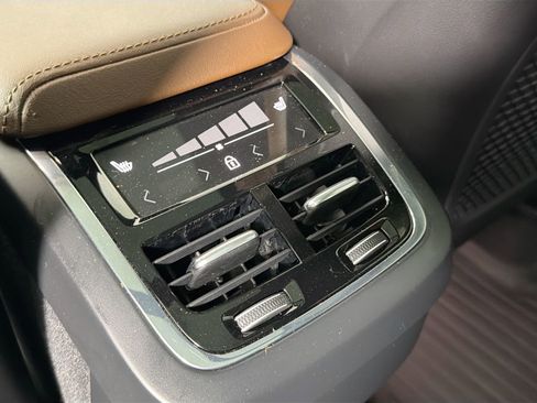 Certified 2023 Volvo XC60 B5 Ultimate w/ Climate Package image 27