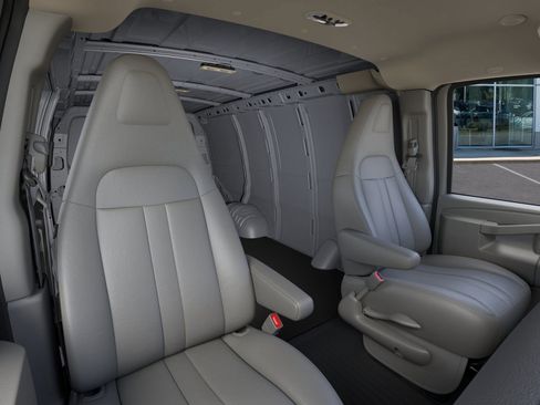 New 2025 GMC Savana 2500 w/ Enhanced Convenience Package image 18