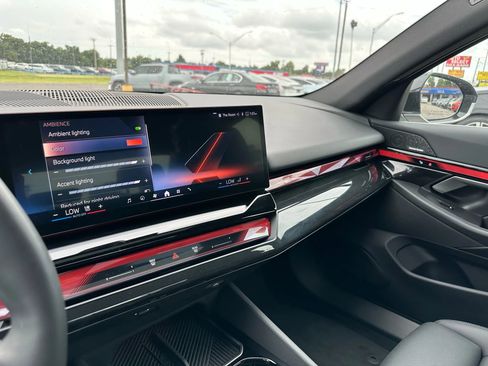 Used 2024 BMW i5 eDrive40i image 43