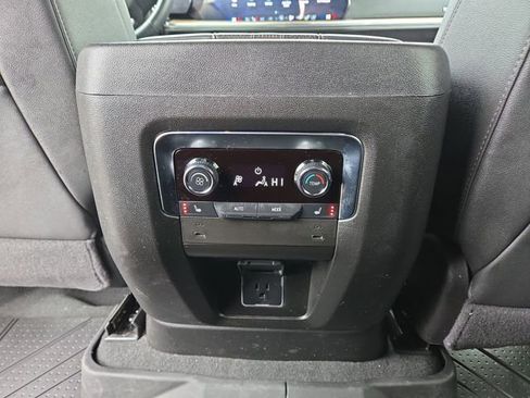 Used 2025 Chevrolet Tahoe High Country image 33