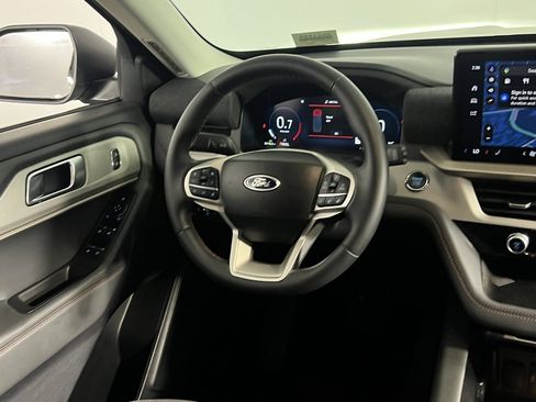Used 2025 Ford Explorer Active image 16