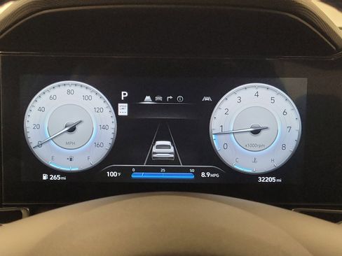 Used 2025 Hyundai Elantra Limited FWD image 23