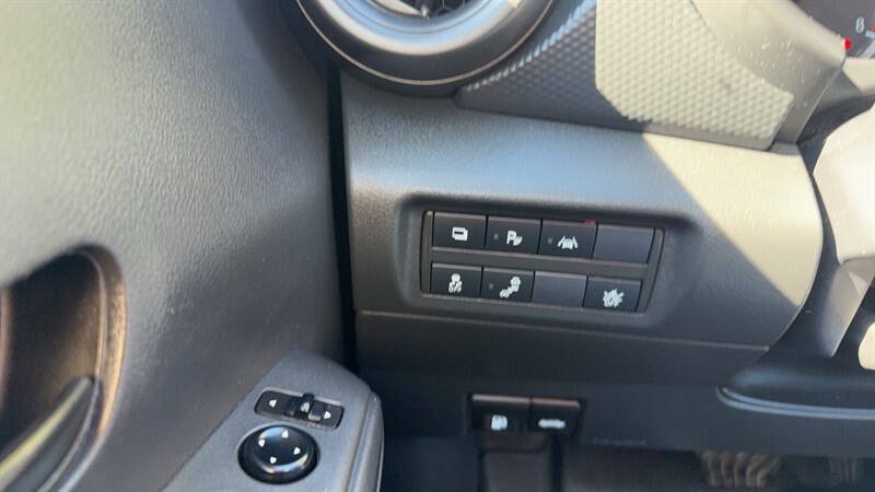 Used 2021 Nissan Kicks S FWD image 13