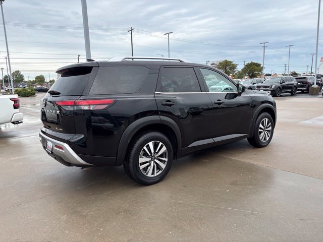 Used 2025 Nissan Pathfinder SL AWD/4WD image 3