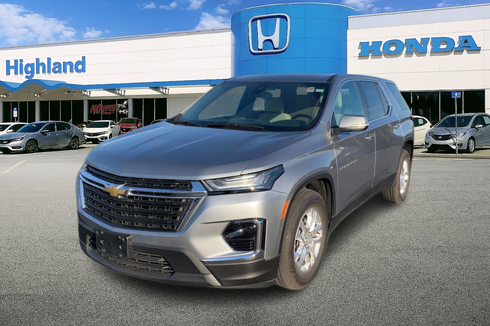 Used 2023 Chevrolet Traverse LS w/ Safety Package AWD/4WD image 1