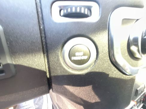 Used 2015 Land Rover LR4 HSE image 27