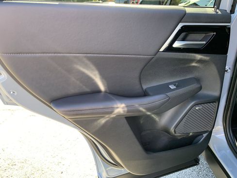 New 2025 Mitsubishi Outlander SE image 20