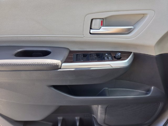 Used 2023 Toyota Sienna XLE FWD image 24