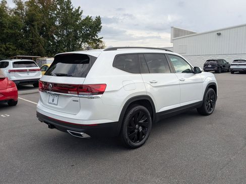 New 2026 Volkswagen Atlas SE image 3