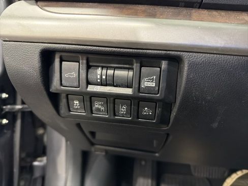 Used 2018 Subaru Outback 2.5i Limited image 19