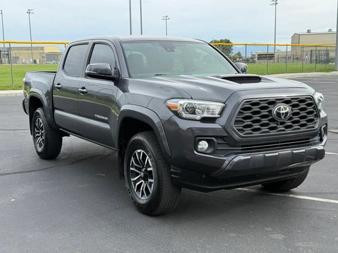 Used 2020 Toyota Tacoma TRD Sport w/ Technology Package AWD/4WD image 11