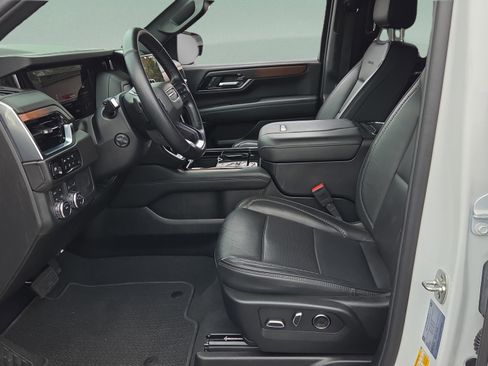 Used 2025 GMC Yukon Denali image 12