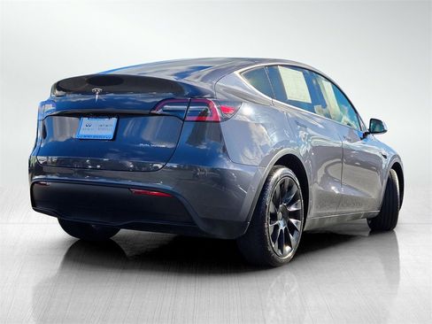 Used 2021 Tesla Model Y Long Range image 4