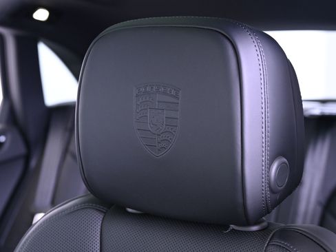 Certified 2025 Porsche Macan image 39