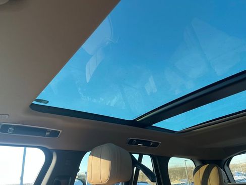 New 2026 Land Rover Range Rover SE image 17