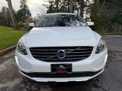 Used 2015 Volvo XC60 T5 Premier w/ Proximity Package image 2