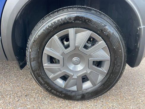Certified 2025 Nissan Kicks S FWD image 17