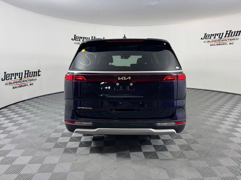 Used 2023 Kia Carnival LX image 9
