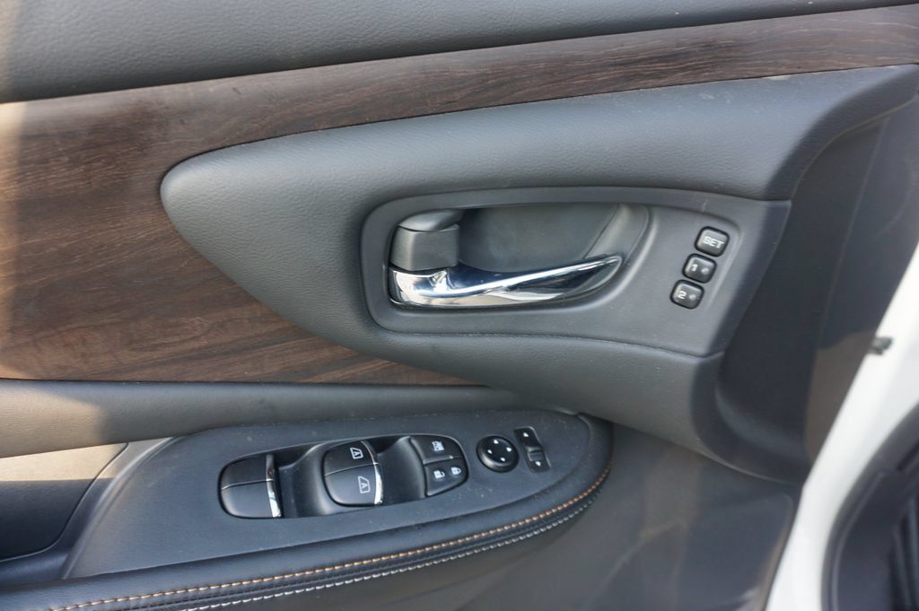 Used 2024 Nissan Murano Platinum w/ Cargo Package FWD image 4