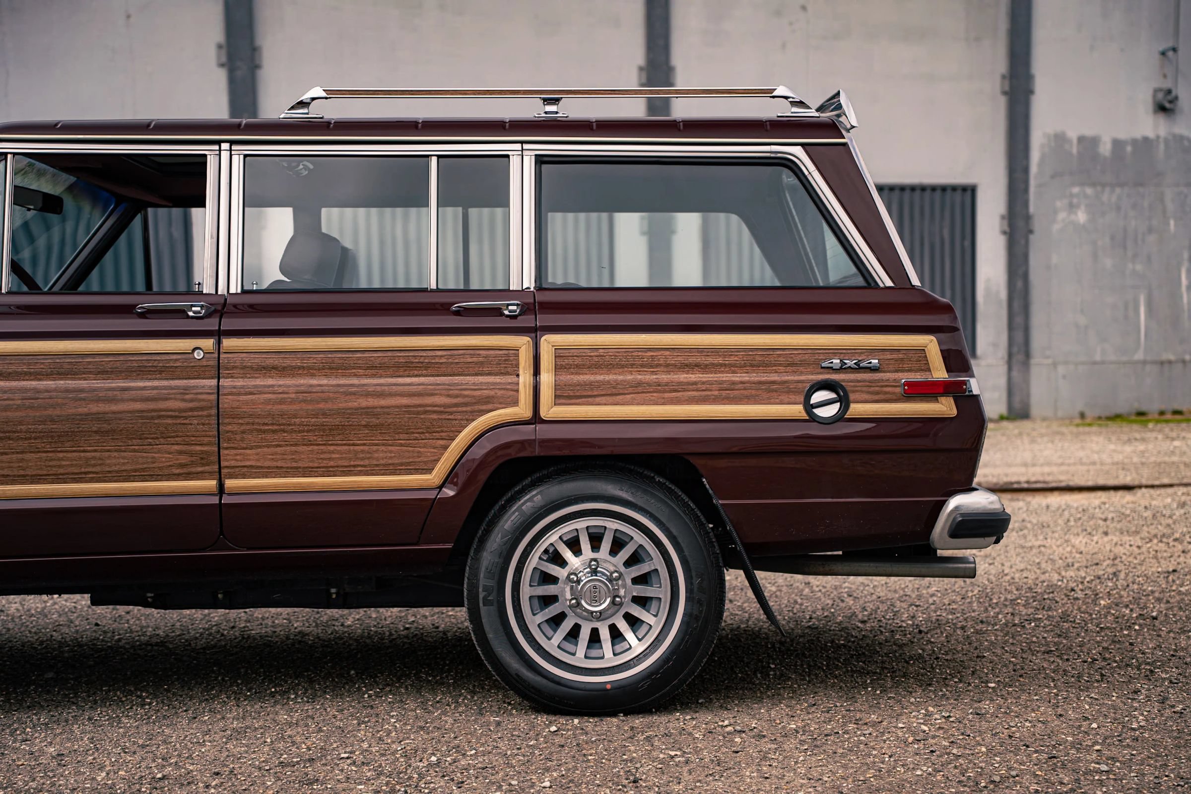 Used 1987 Jeep Grand Wagoneer AWD/4WD image 6