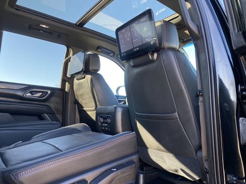 Used 2021 Chevrolet Tahoe RST w/ Luxury Package image 13