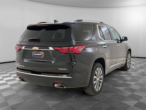 Used 2023 Chevrolet Traverse Premier image 3