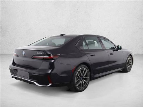 Used 2023 BMW 740i w/ Parking Assistance Package RWD image 7