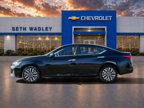 Used 2025 Nissan Altima 2.5 SV AWD/4WD image 4