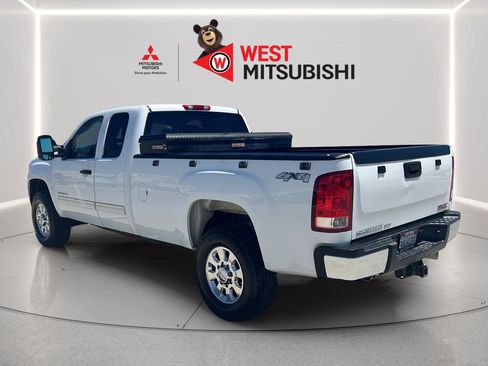 Used 2011 GMC Sierra 3500 SLE w/ SLE Preferred Package AWD/4WD image 3