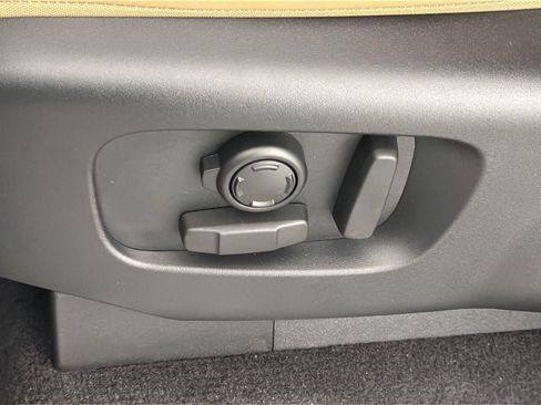 New 2026 Land Rover Discovery Limited Edition image 24