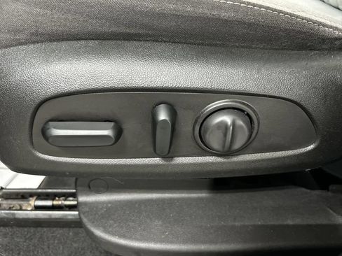 Used 2019 Chevrolet Equinox LS w/ LS Convenience Package AWD/4WD image 10