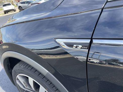 Used 2021 Volkswagen Tiguan SEL Premium R-Line image 9