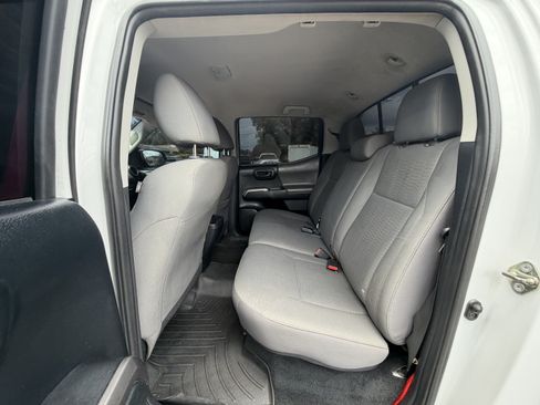 Used 2016 Toyota Tacoma SR5 w/ SR5 Appearance Package (SN) RWD image 12