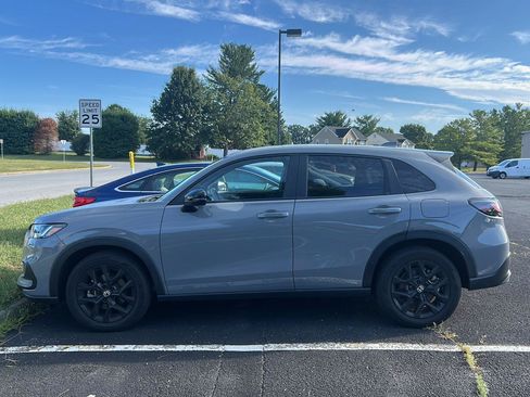 Used 2025 Honda HR-V Sport image 3