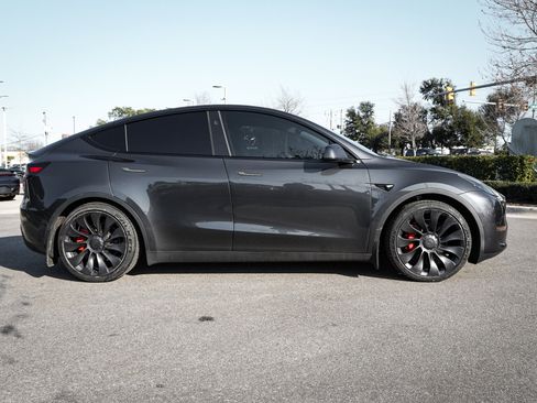 Used 2024 Tesla Model Y Performance image 11