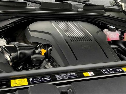 Used 2025 Land Rover Range Rover Sport Dynamic SE image 14