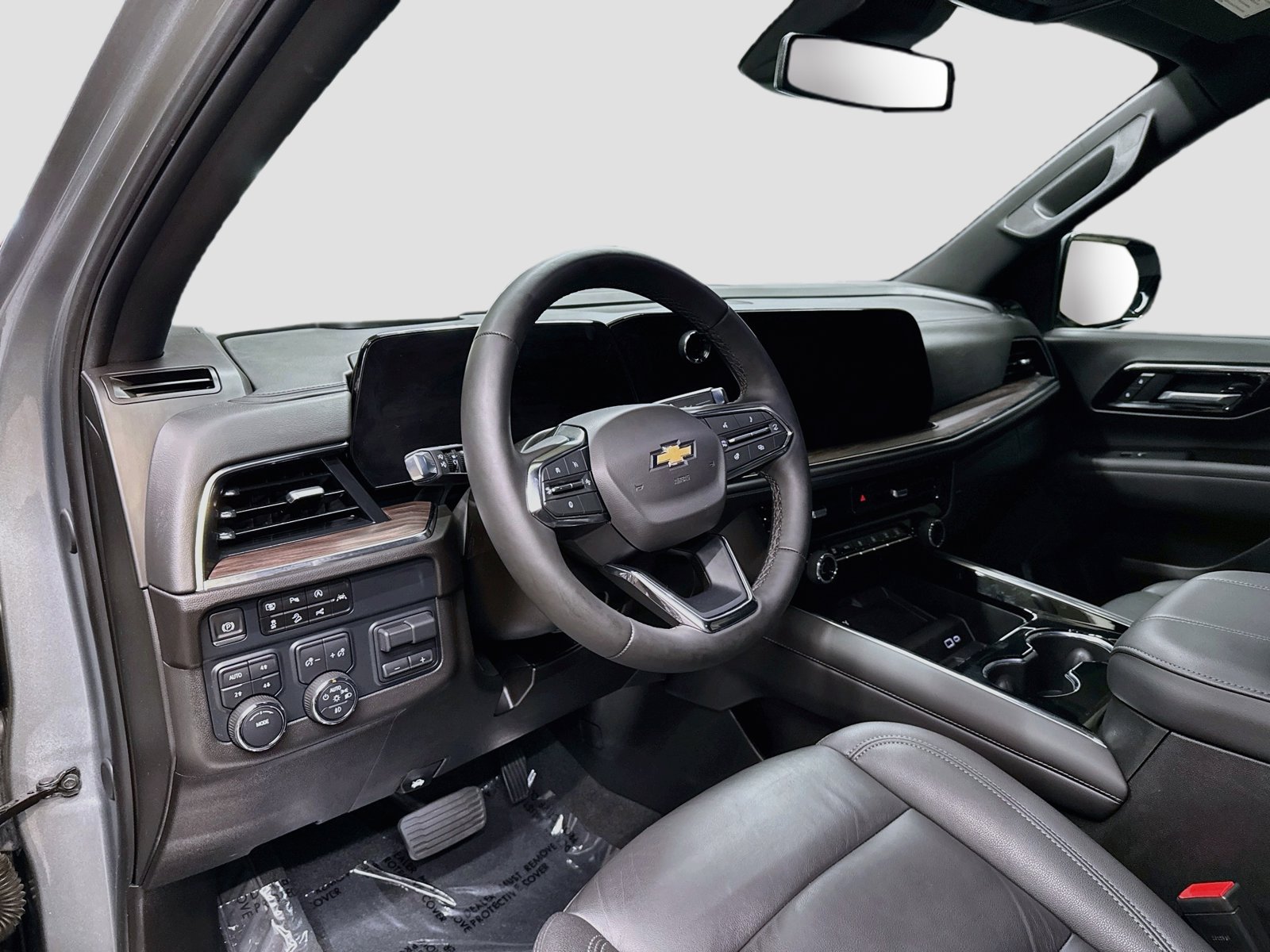 Used 2025 Chevrolet Tahoe LT w/ Comfort Package AWD/4WD image 11