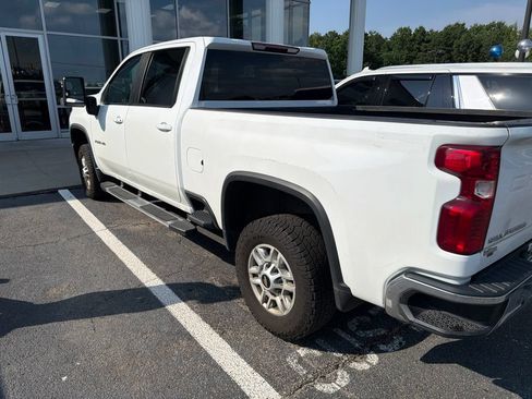 Used 2022 Chevrolet Silverado 2500 LT w/ Convenience Package AWD/4WD image 3