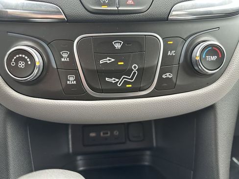 Certified 2024 Chevrolet Equinox LS w/ LS Convenience Package FWD image 19