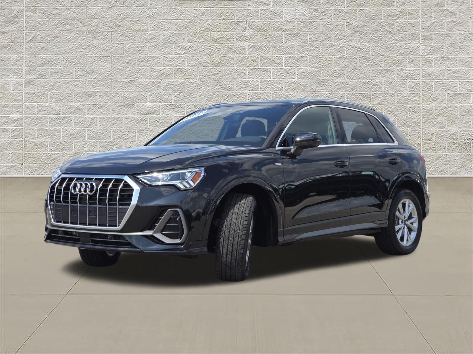 Certified 2025 Audi Q3 2.0T Premium w/ Convenience Package AWD/4WD image 3