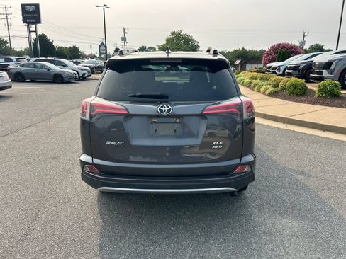 Used 2018 Toyota RAV4 XLE AWD/4WD image 4