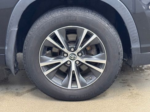 Used 2016 Toyota Highlander XLE AWD/4WD image 4