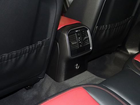 Used 2020 Porsche Macan AWD/4WD image 15