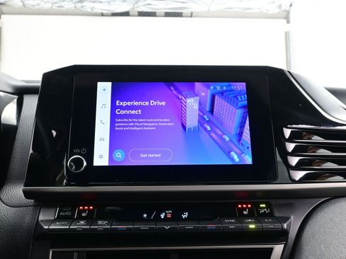 Used 2025 Toyota Camry LE w/ Convenience Package image 18