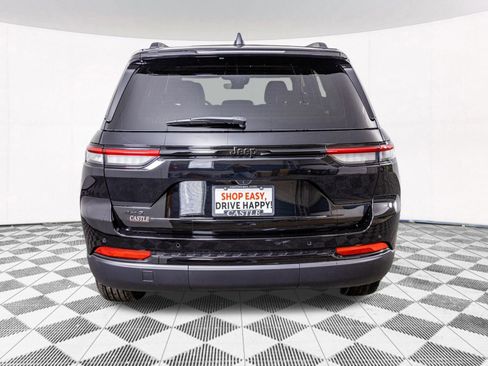 New 2025 Jeep Grand Cherokee Laredo image 11