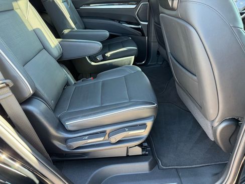Used 2025 Cadillac Escalade Premium Luxury AWD/4WD image 21