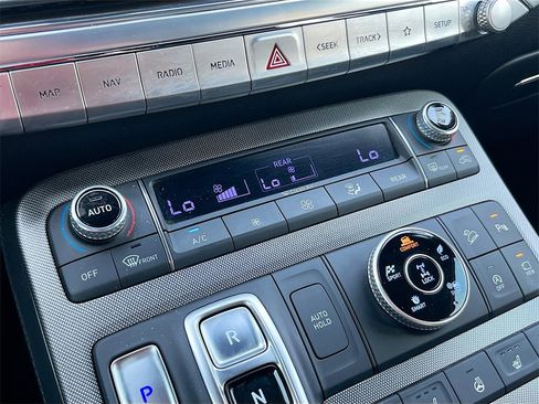 Used 2022 Hyundai Palisade Calligraphy image 16